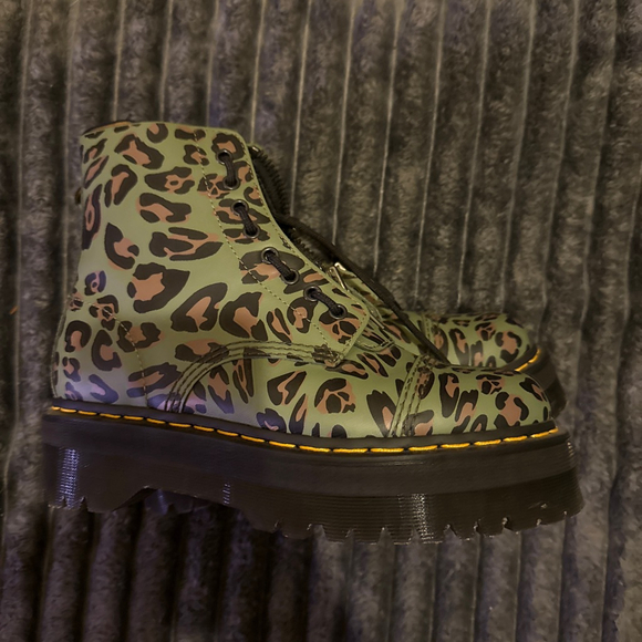 Dr. Martens Shoes - Dr. Martens Sinclair Distorted Leopard UK7